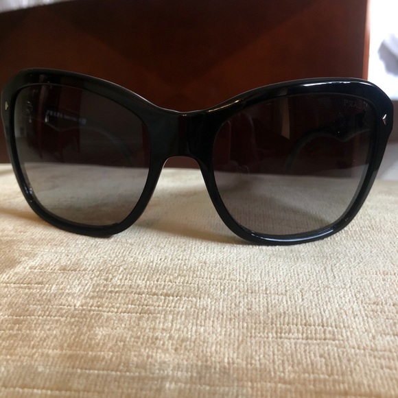 Prada ladies sunglasses - Picture 3 of 14